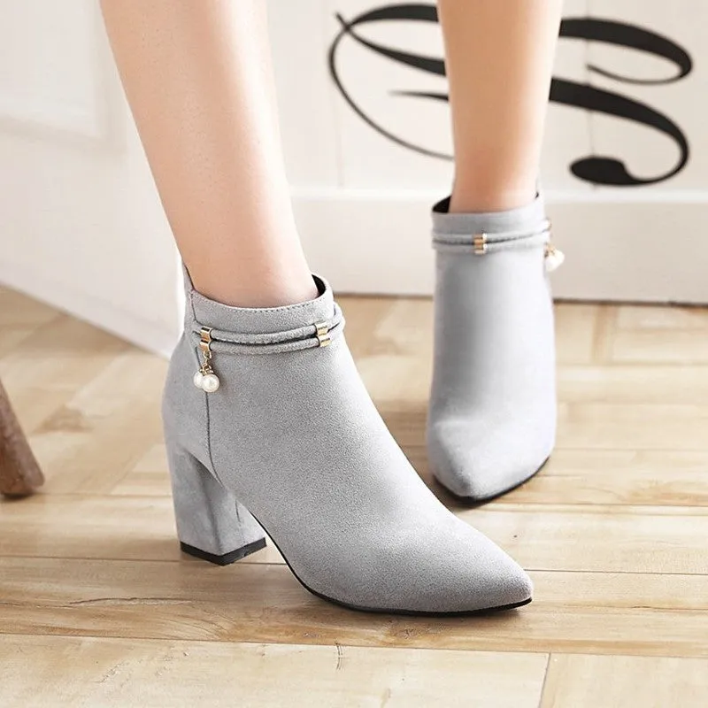 Chaussures Bottines - Talon haut carré - sangle et pendentif